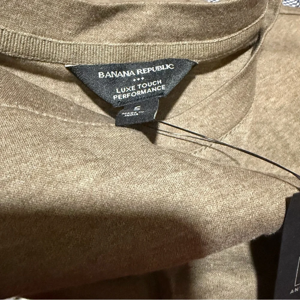 Banana Republic NWT Luxe‎ Touch Performance Long Sleeve Tee Taupe Small Cotton